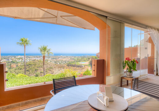 South-Facing Townhouse with Stunning Sea Views in Los Jaralillos, El Paraíso, Benahavís