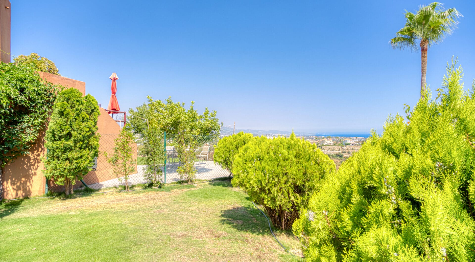 South-Facing Townhouse with Stunning Sea Views in Los Jaralillos, El Paraíso, Benahavís