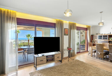 South-Facing Townhouse with Stunning Sea Views in Los Jaralillos, El Paraíso, Benahavís