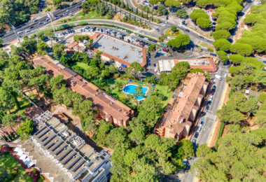 Bright and spacious two bedroom, ground floor apartment located in the prestigious Pino Golf community, Elviria