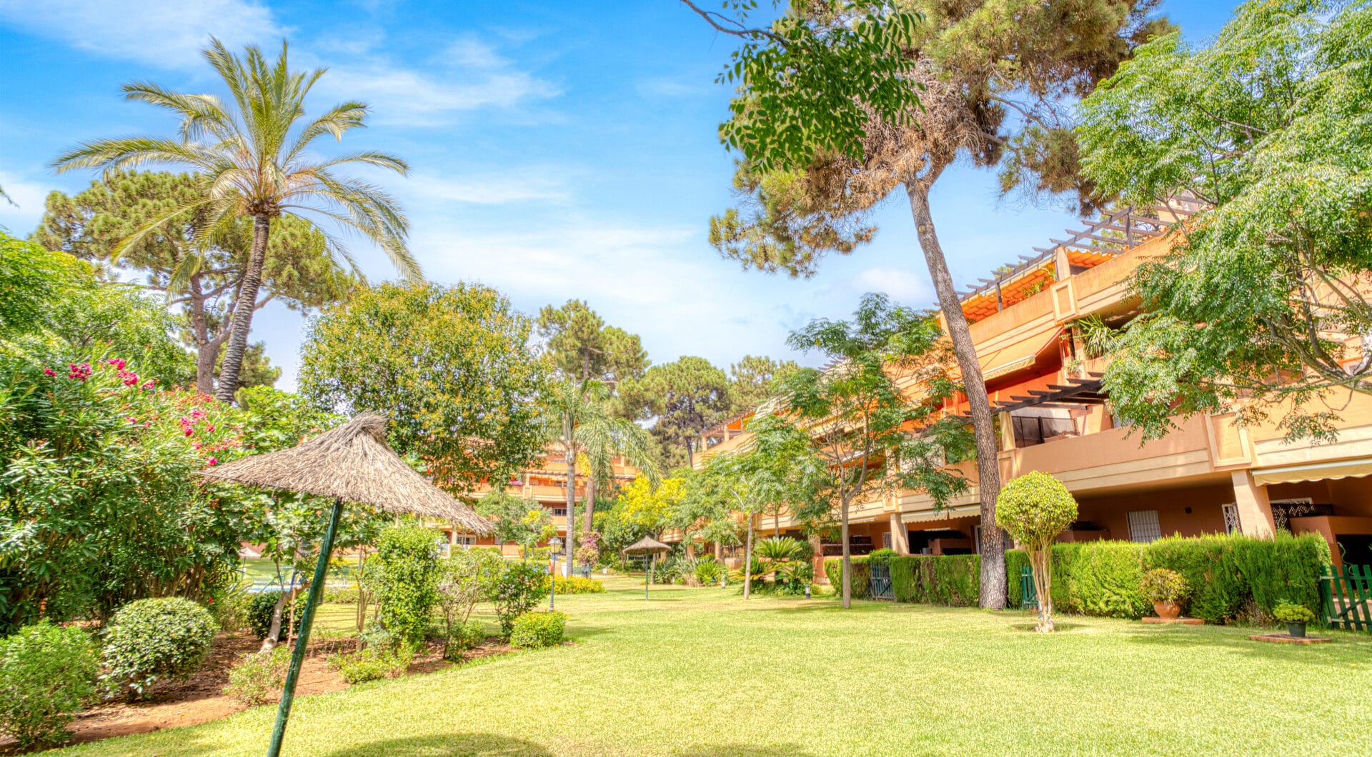 Bright and spacious two bedroom, ground floor apartment located in the prestigious Pino Golf community, Elviria