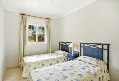 Bright and spacious two bedroom, ground floor apartment located in the prestigious Pino Golf community, Elviria