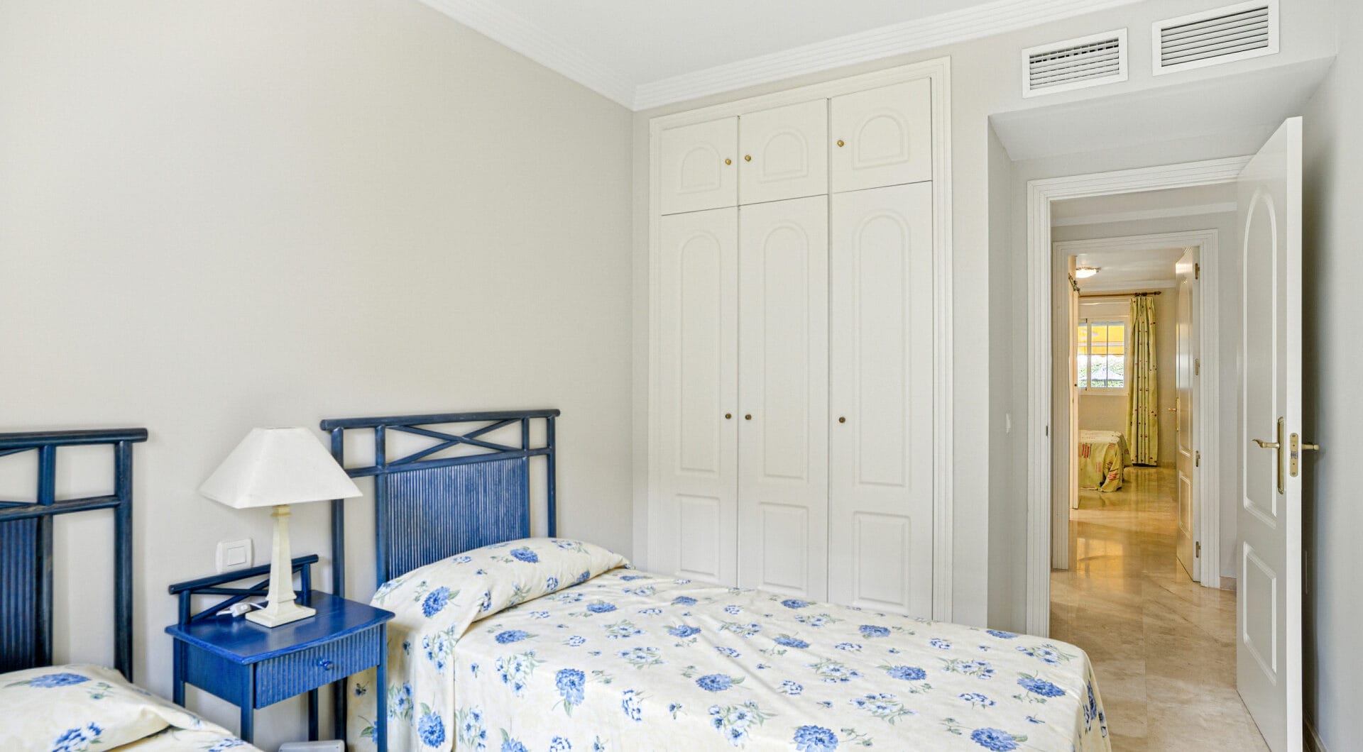 Bright and spacious two bedroom, ground floor apartment located in the prestigious Pino Golf community, Elviria