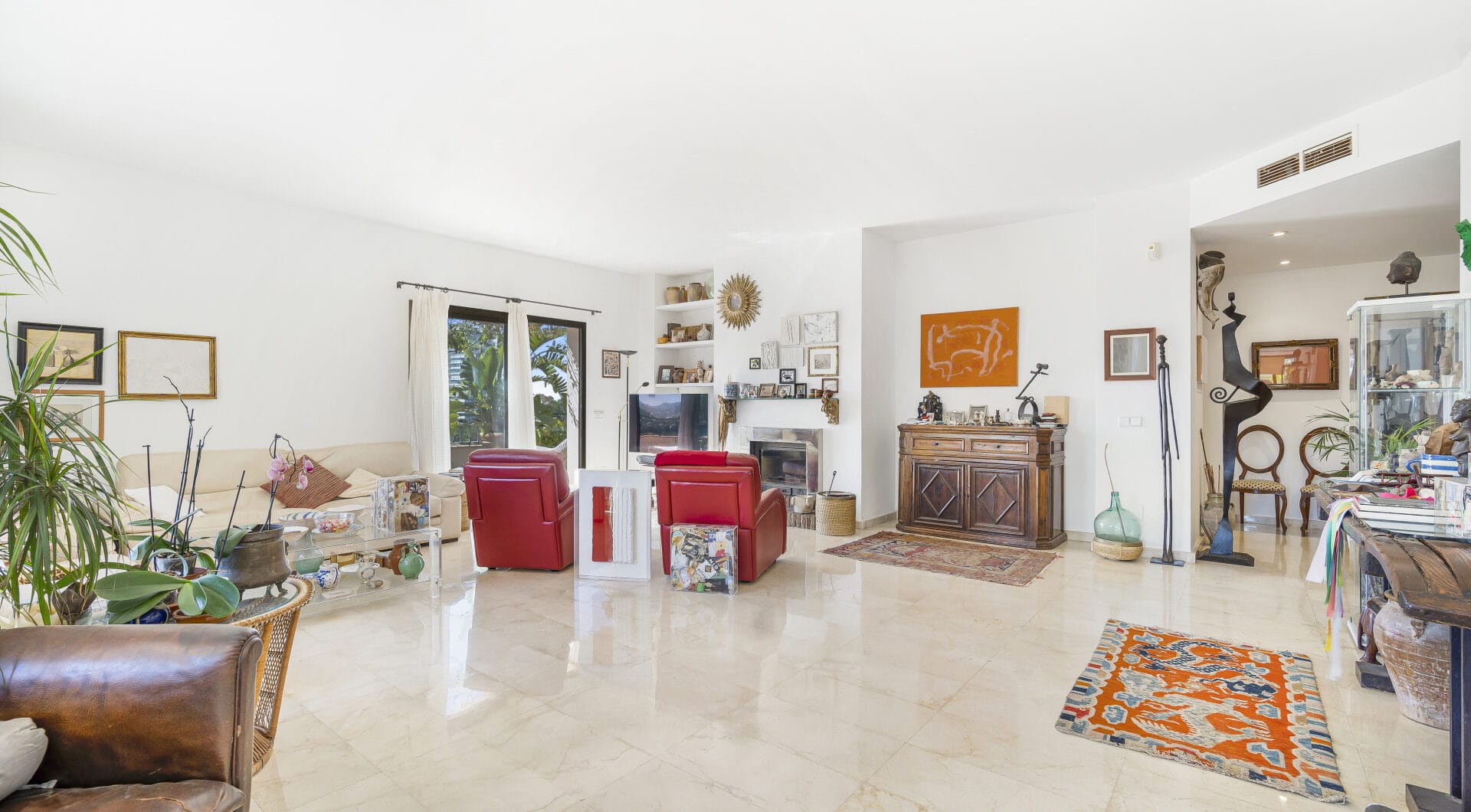 Impressive four-bedroom duplex penthouse in Vista Golf, Rio Real; with panoramic sea views
