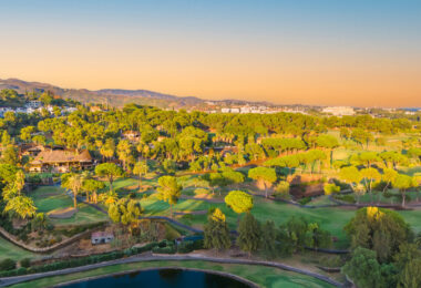 Impressive four-bedroom duplex penthouse in Vista Golf, Rio Real; with panoramic sea views
