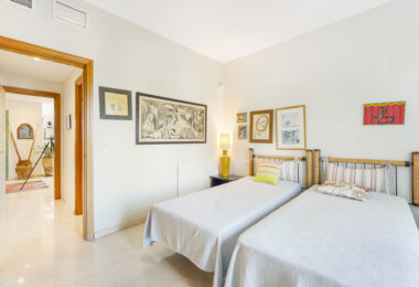 Impressive four-bedroom duplex penthouse in Vista Golf, Rio Real; with panoramic sea views
