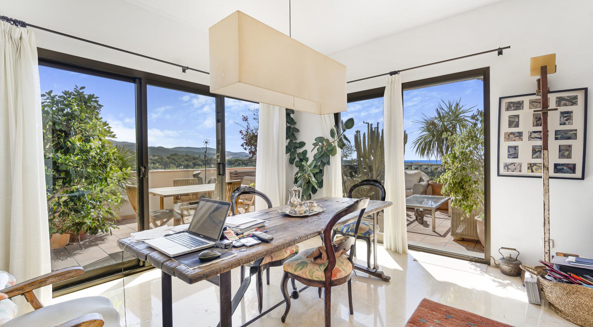 Impressive four-bedroom duplex penthouse in Vista Golf, Rio Real; with panoramic sea views