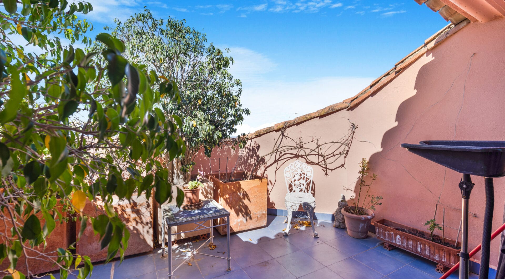 Impressive four-bedroom duplex penthouse in Vista Golf, Rio Real; with panoramic sea views