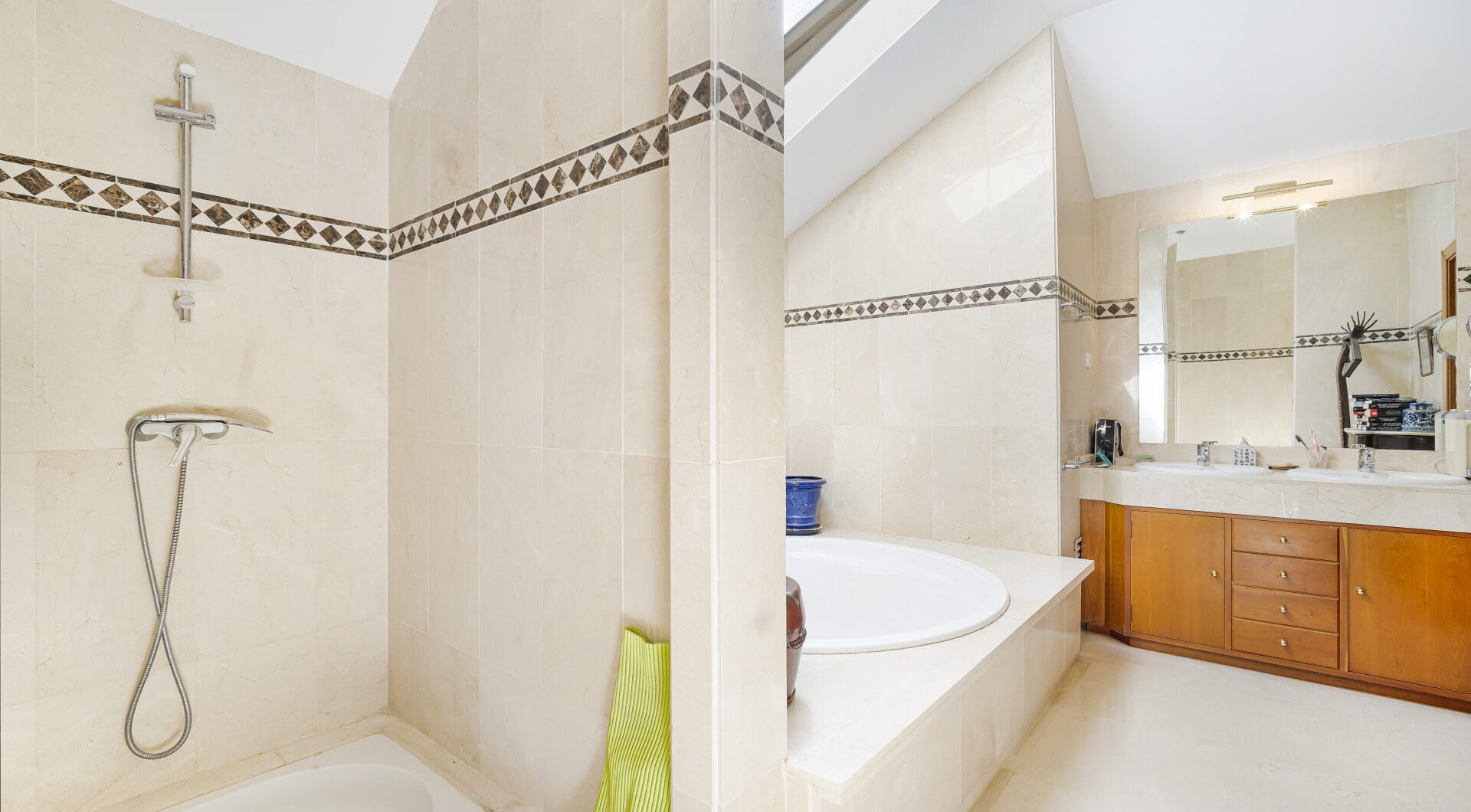 Impressive four-bedroom duplex penthouse in Vista Golf, Rio Real; with panoramic sea views