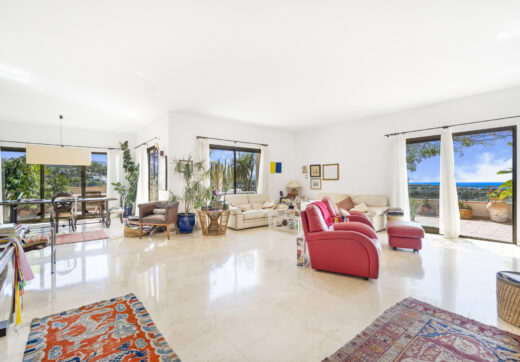 Impressive four-bedroom duplex penthouse in Vista Golf, Rio Real; with panoramic sea views