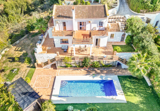 Fantastic opportunity; a four bedroom, south west facing villa in Elviria