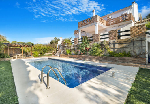 Fantastic opportunity; a four bedroom, south west facing villa in Elviria