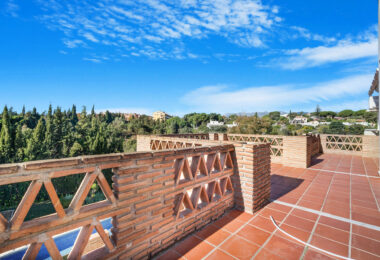 Fantastic opportunity; a four bedroom, south west facing villa in Elviria