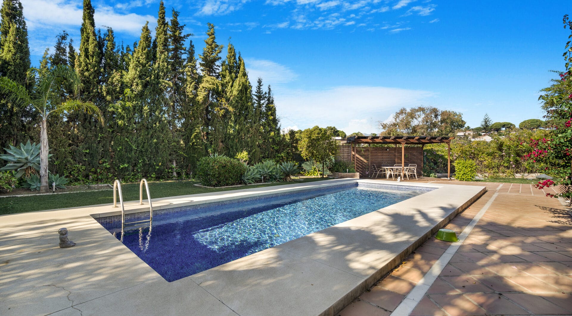 Fantastic opportunity; a four bedroom, south west facing villa in Elviria
