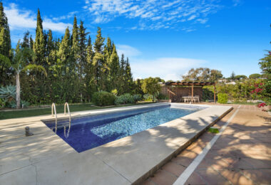 Fantastic opportunity; a four bedroom, south west facing villa in Elviria