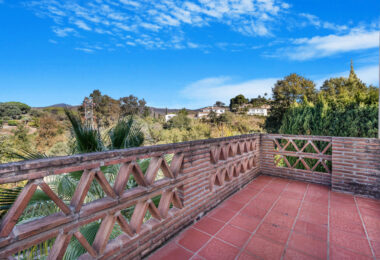 Fantastic opportunity; a four bedroom, south west facing villa in Elviria