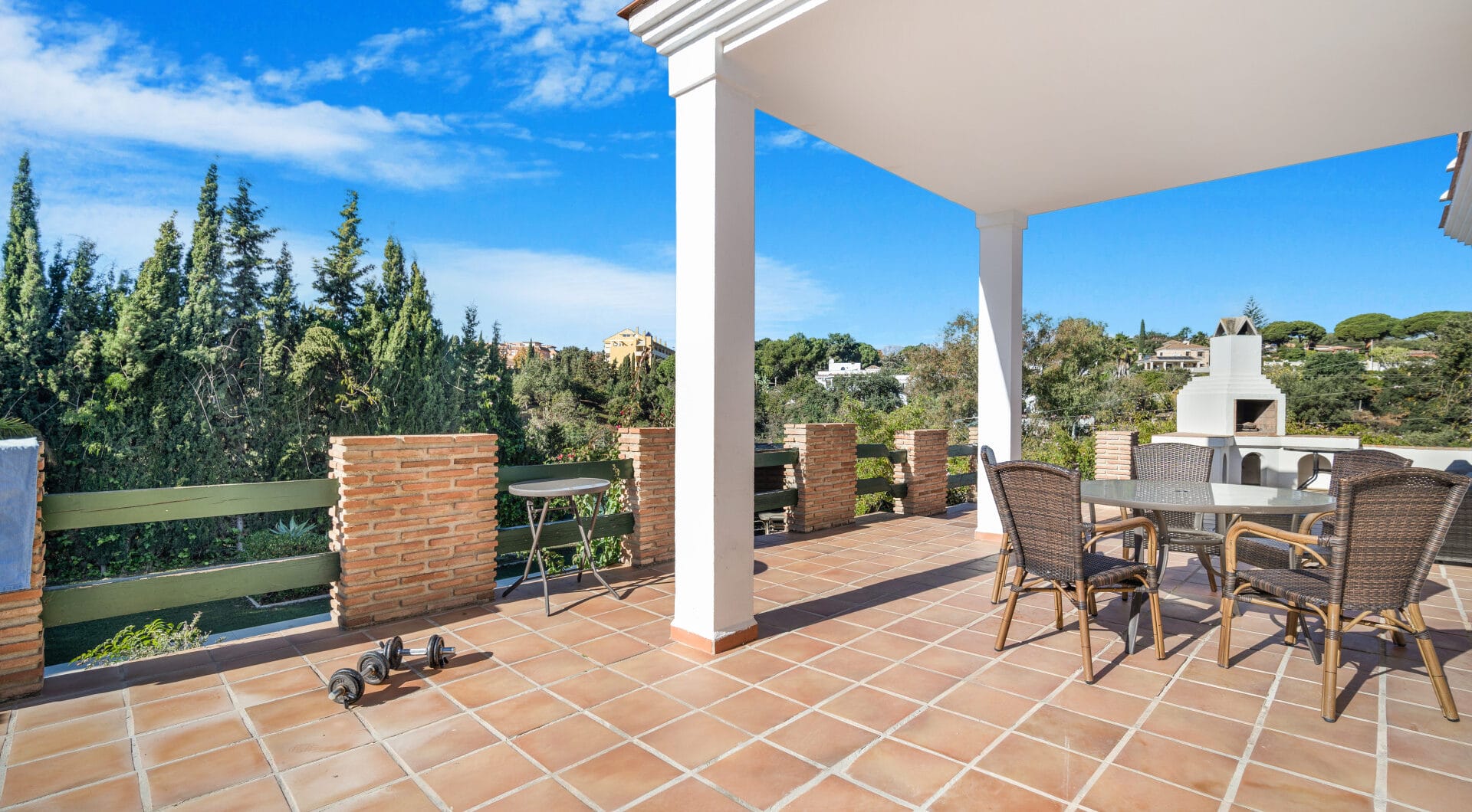 Fantastic opportunity; a four bedroom, south west facing villa in Elviria
