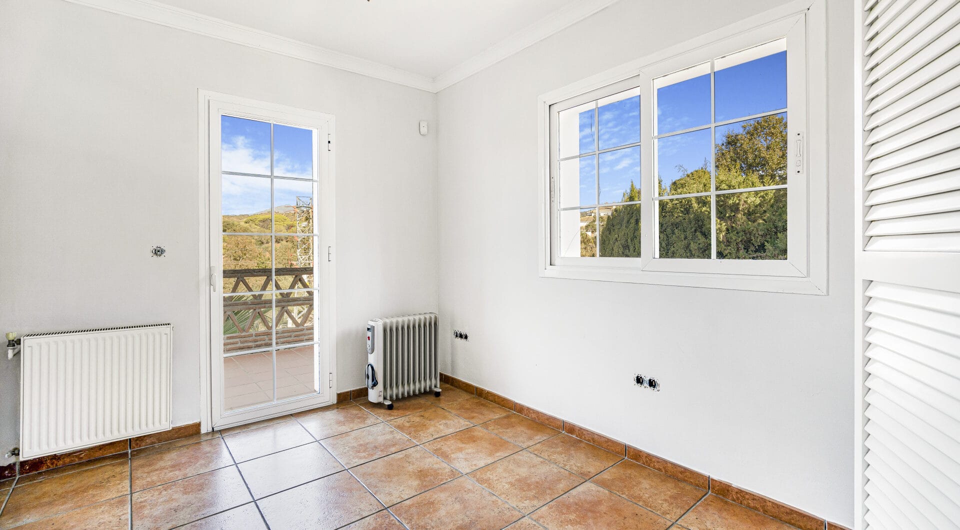 Fantastic opportunity; a four bedroom, south west facing villa in Elviria