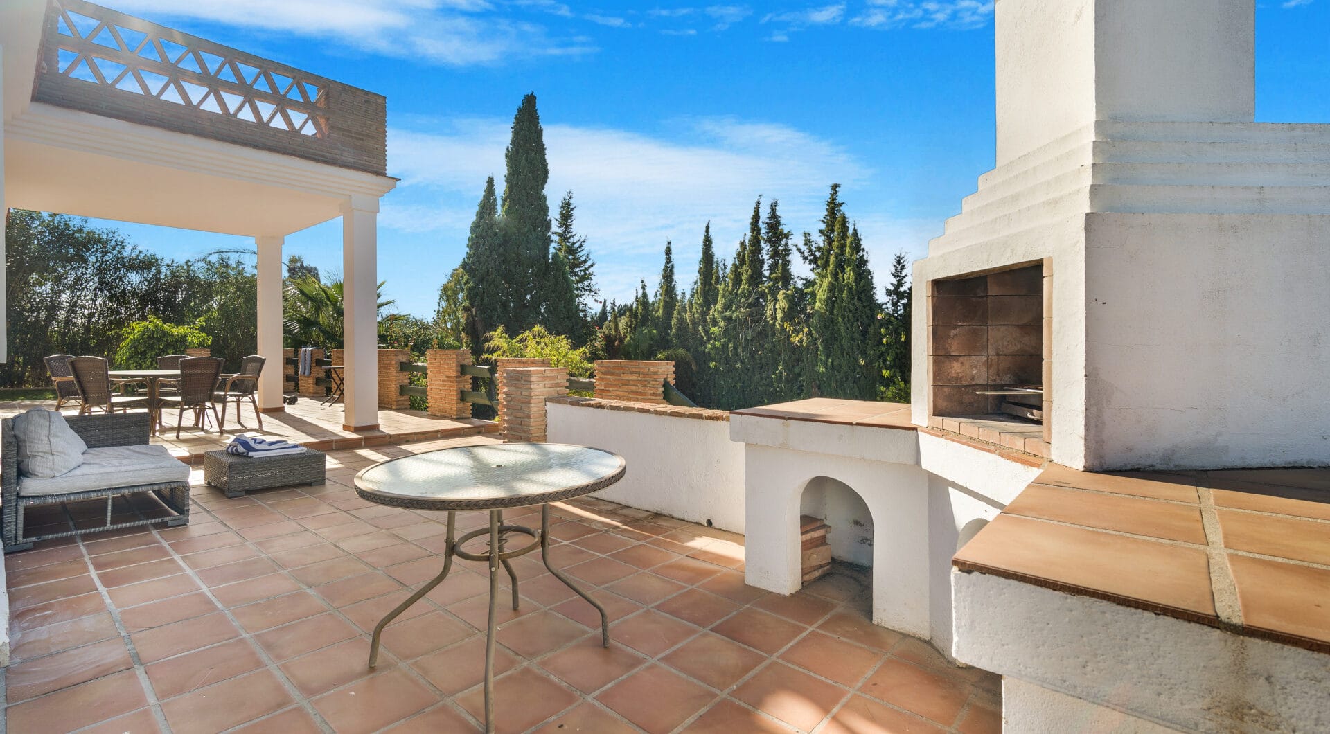 Fantastic opportunity; a four bedroom, south west facing villa in Elviria