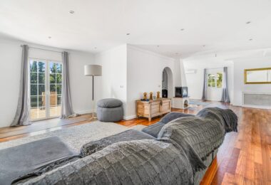 Fantastic opportunity; a four bedroom, south west facing villa in Elviria