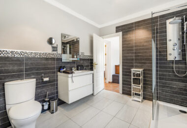 Fantastic opportunity; a four bedroom, south west facing villa in Elviria