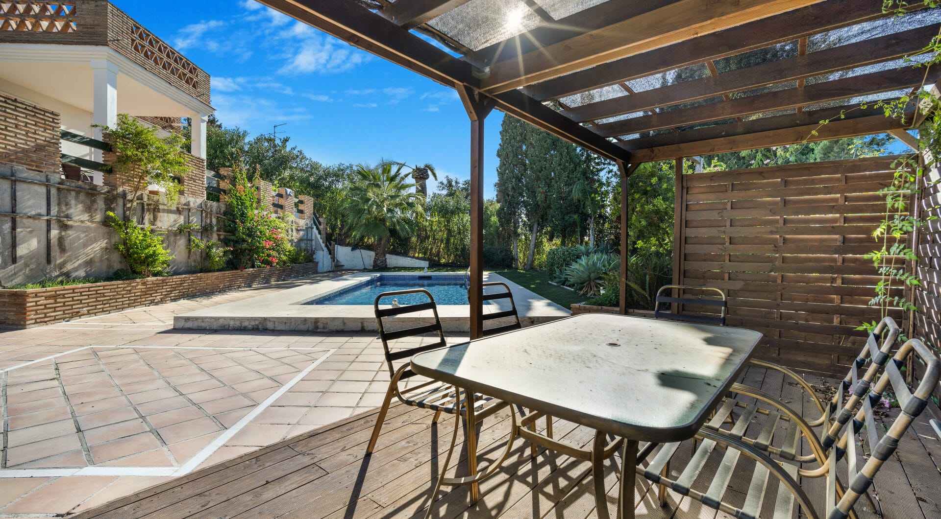 Fantastic opportunity; a four bedroom, south west facing villa in Elviria