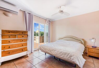 Fantastic opportunity; a four bedroom, south west facing villa in Elviria