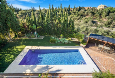 Fantastic opportunity; a four bedroom, south west facing villa in Elviria