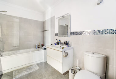 Fantastic opportunity; a four bedroom, south west facing villa in Elviria