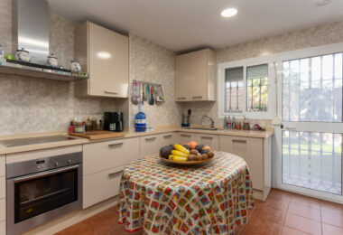 Villa for Sale in Las Petunias, San Pedro de Alcántara – Excellent Investment Opportunity