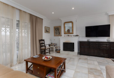 Villa for Sale in Las Petunias, San Pedro de Alcántara – Excellent Investment Opportunity