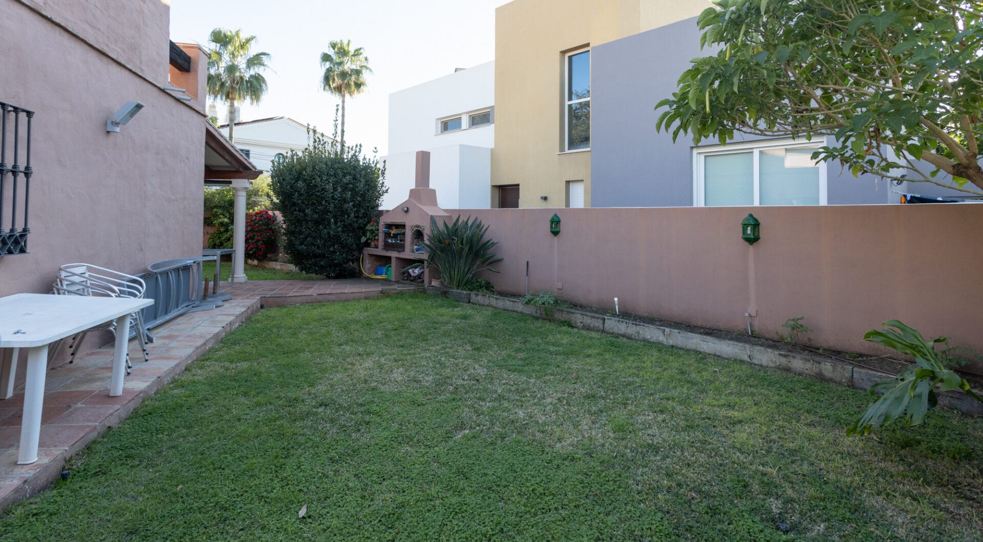 Villa for Sale in Las Petunias, San Pedro de Alcántara – Excellent Investment Opportunity