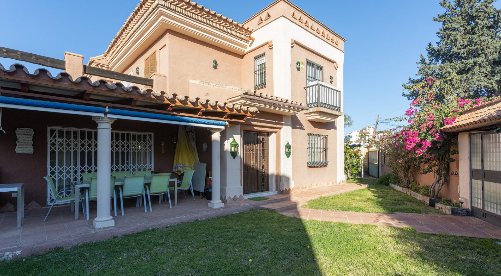 Villa for Sale in Las Petunias, San Pedro de Alcántara – Excellent Investment Opportunity