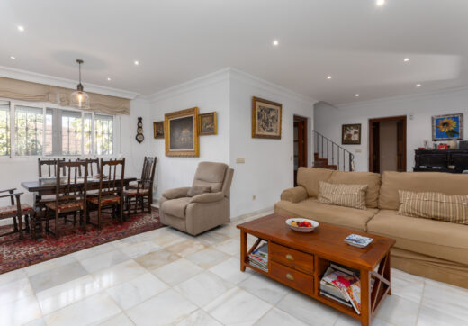 Villa for Sale in Las Petunias, San Pedro de Alcántara – Excellent Investment Opportunity