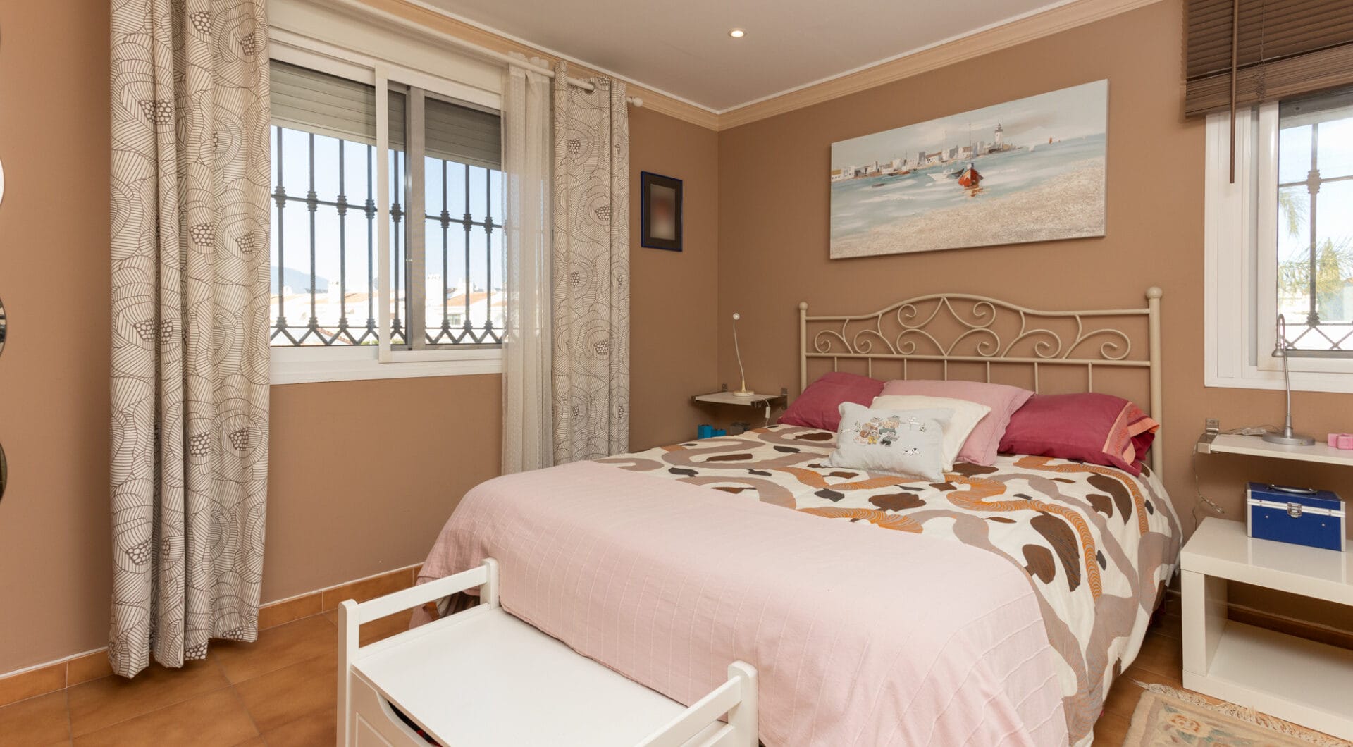 Villa for Sale in Las Petunias, San Pedro de Alcántara – Excellent Investment Opportunity