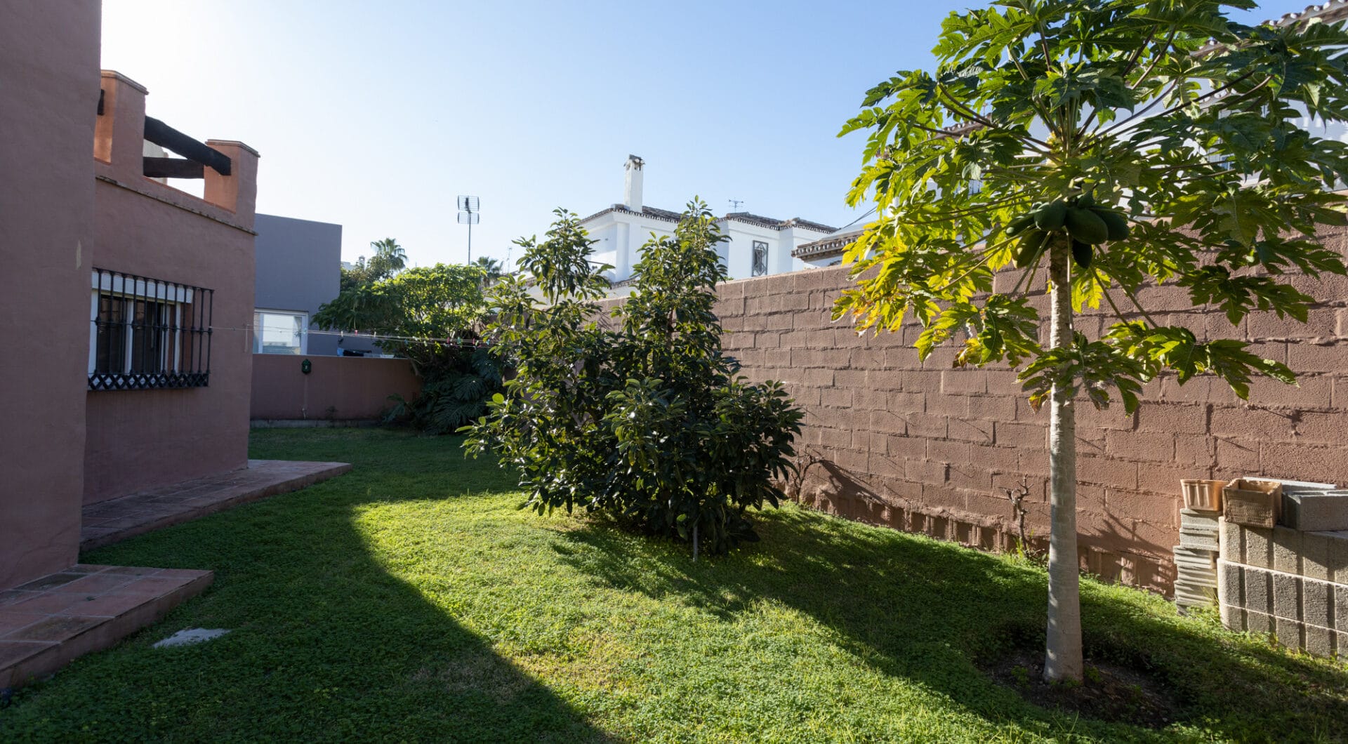 Villa for Sale in Las Petunias, San Pedro de Alcántara – Excellent Investment Opportunity