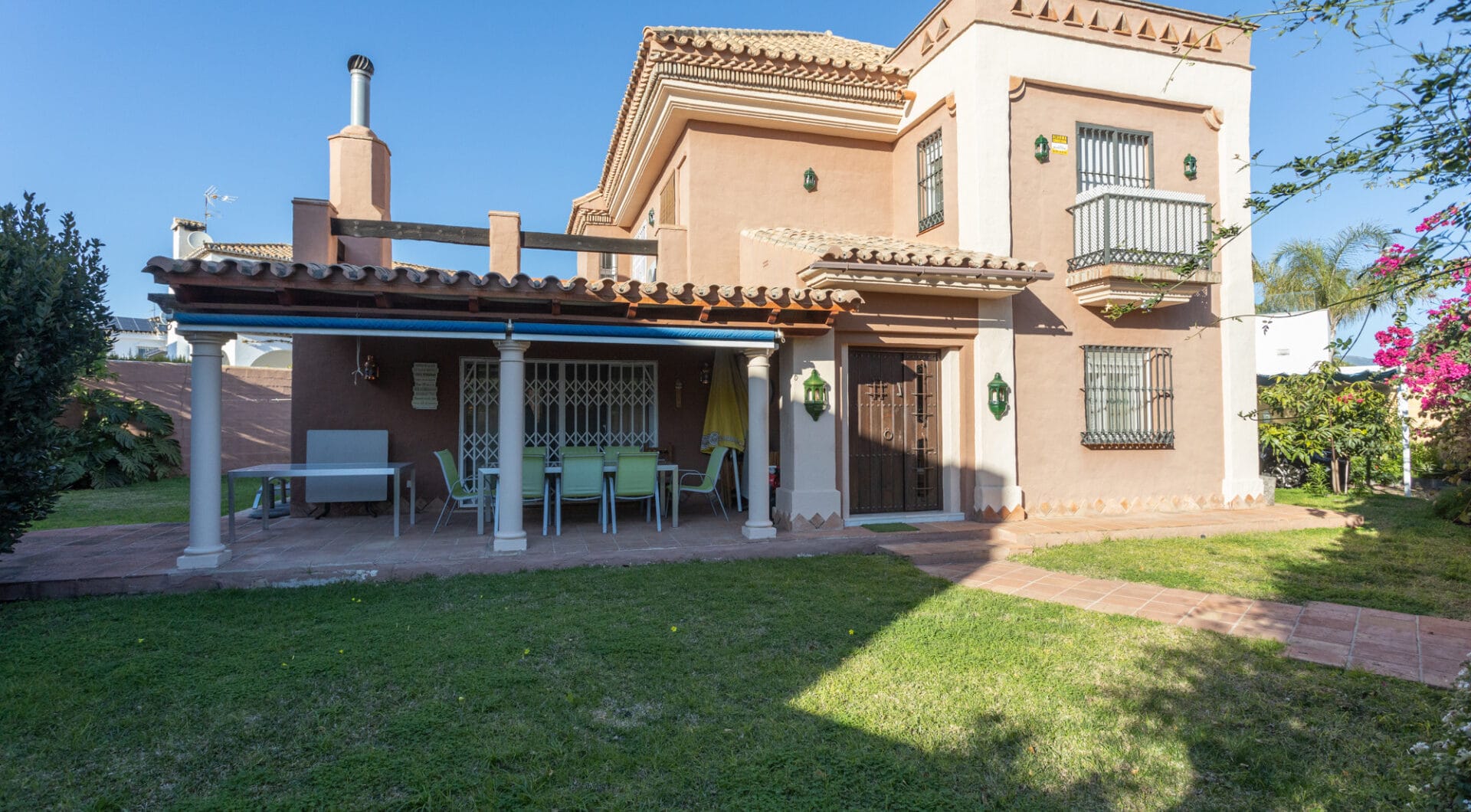 Villa for Sale in Las Petunias, San Pedro de Alcántara – Excellent Investment Opportunity