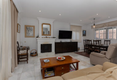 Villa for Sale in Las Petunias, San Pedro de Alcántara – Excellent Investment Opportunity
