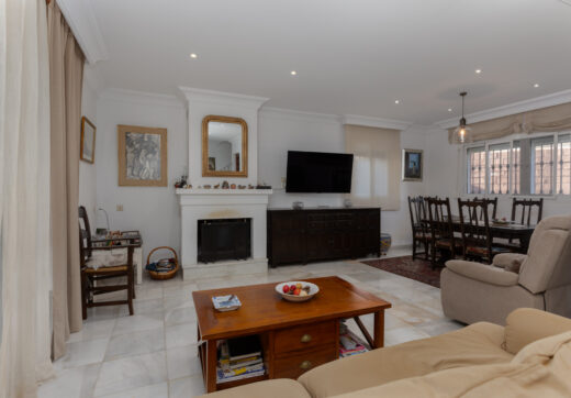 Villa for Sale in Las Petunias, San Pedro de Alcántara – Excellent Investment Opportunity