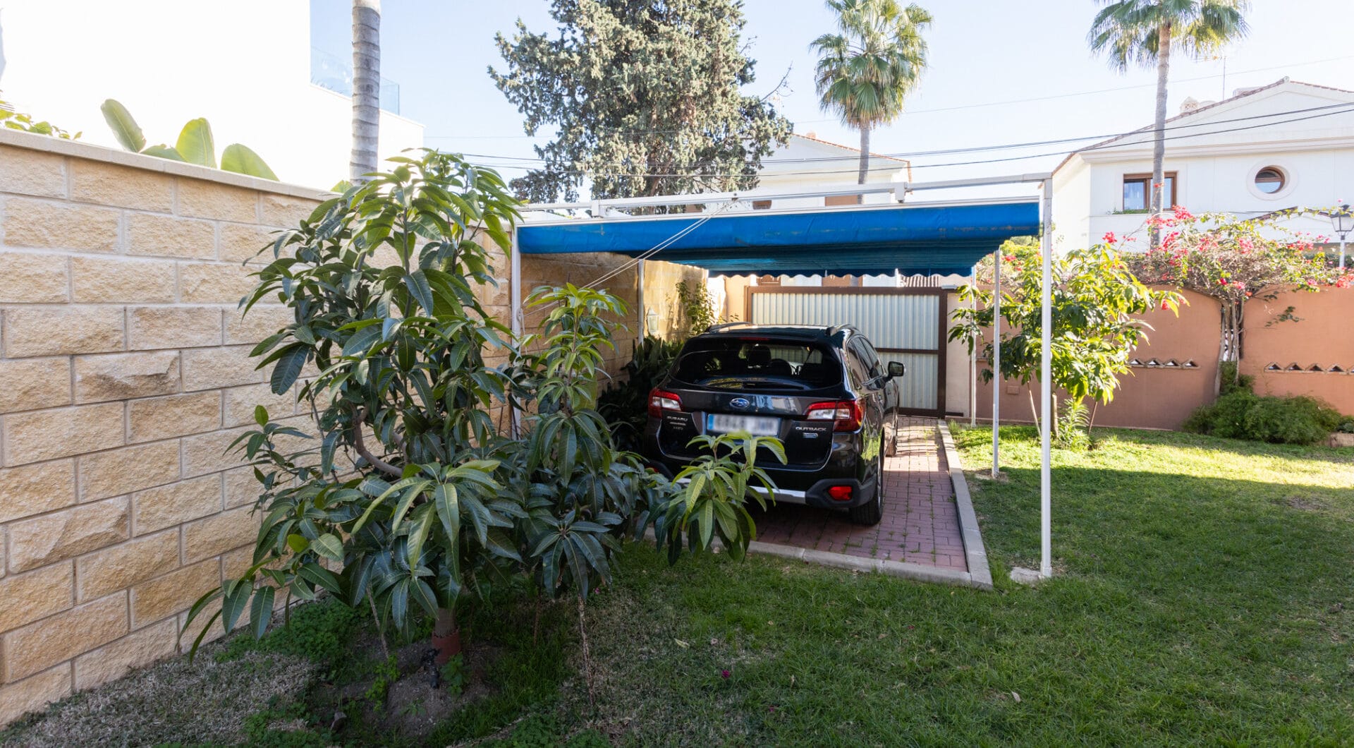 Villa for Sale in Las Petunias, San Pedro de Alcántara – Excellent Investment Opportunity