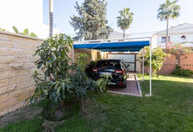 Villa for Sale in Las Petunias, San Pedro de Alcántara – Excellent Investment Opportunity