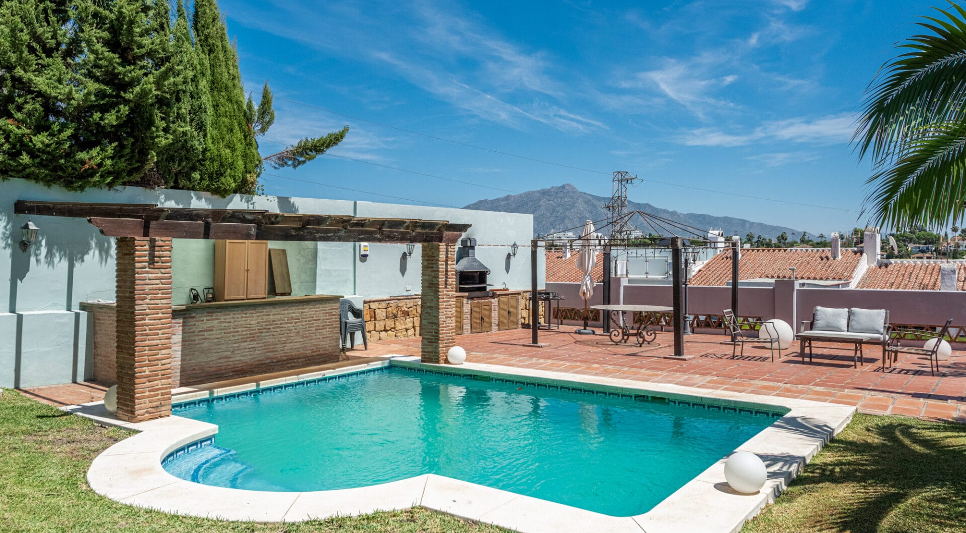 Charming Family Villa in Monte Biarritz!