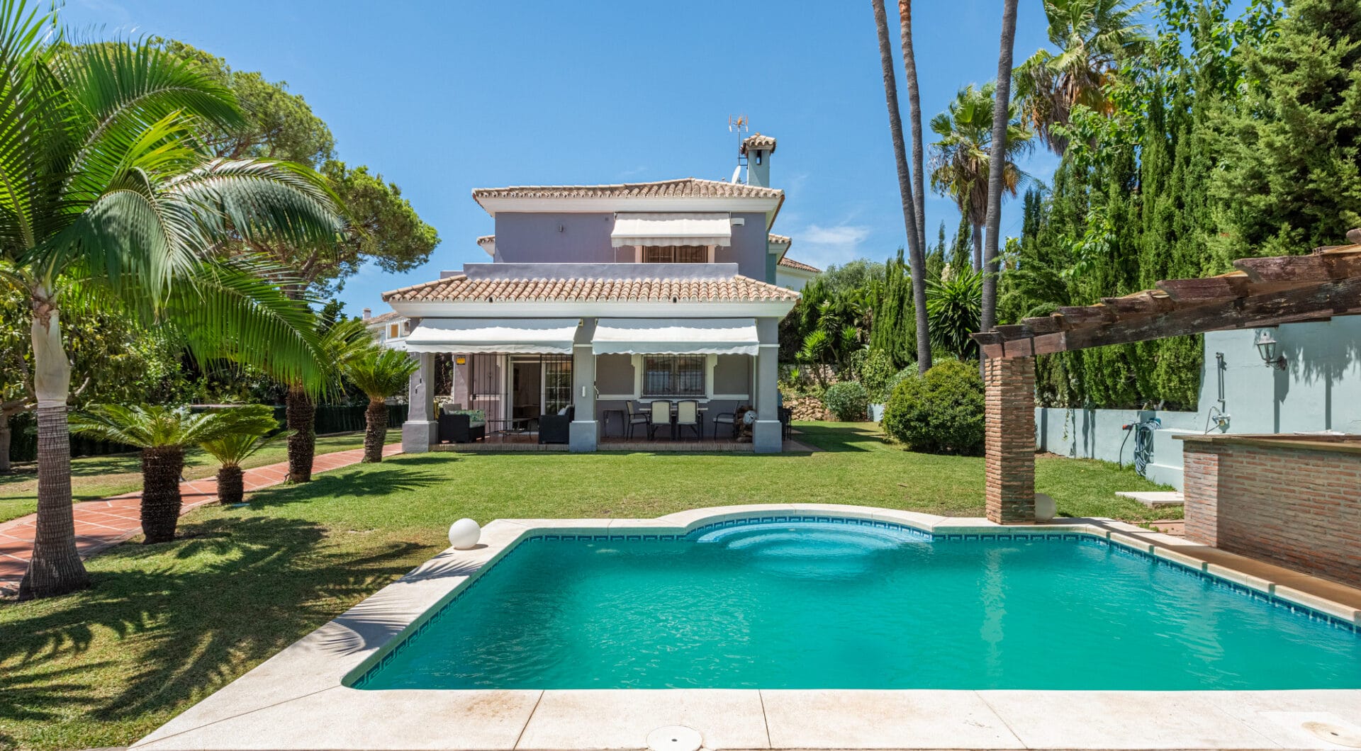Charming Family Villa in Monte Biarritz!