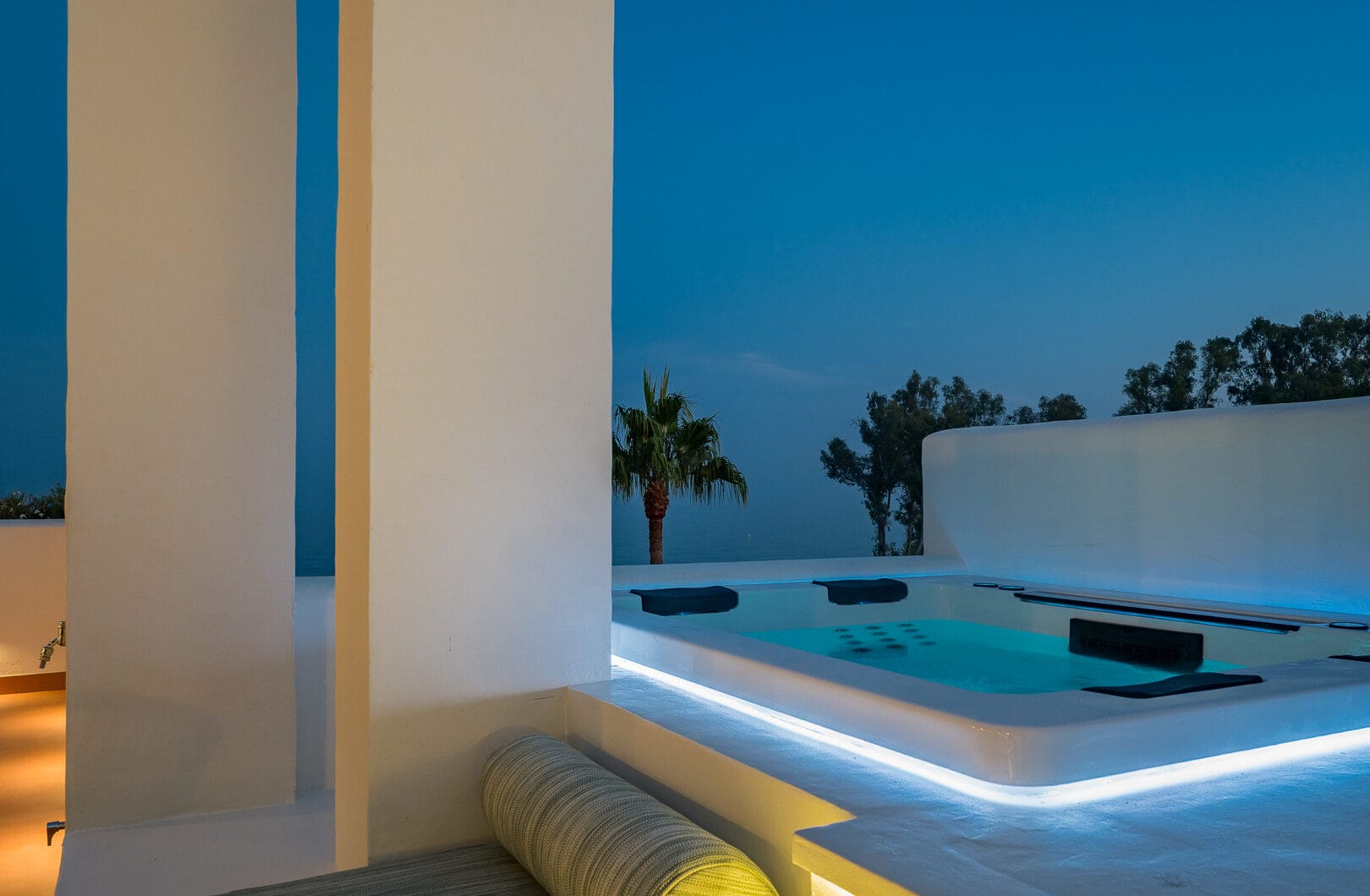 Beachfront luxury penthouse close to Estepona town!