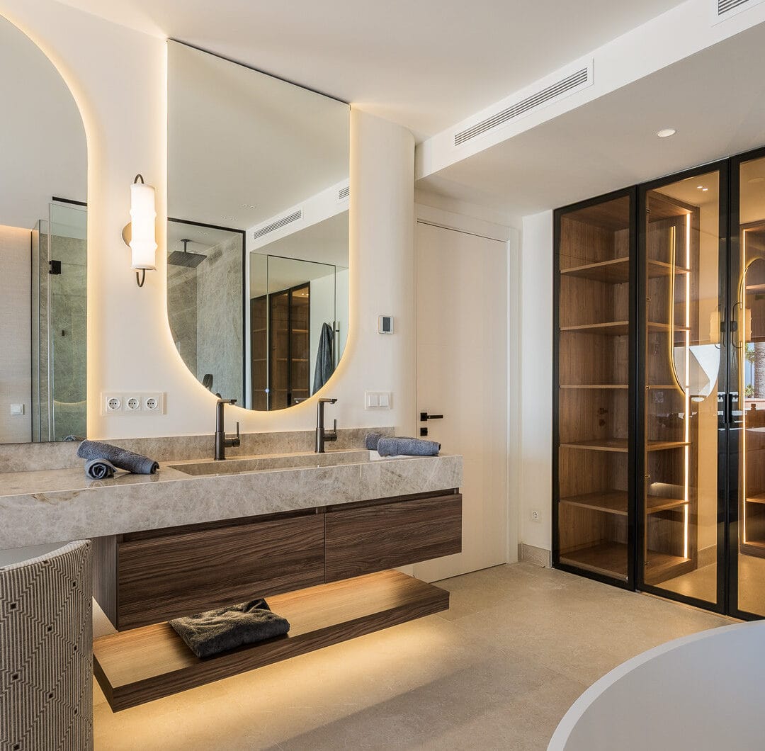 Beachfront luxury penthouse close to Estepona town!