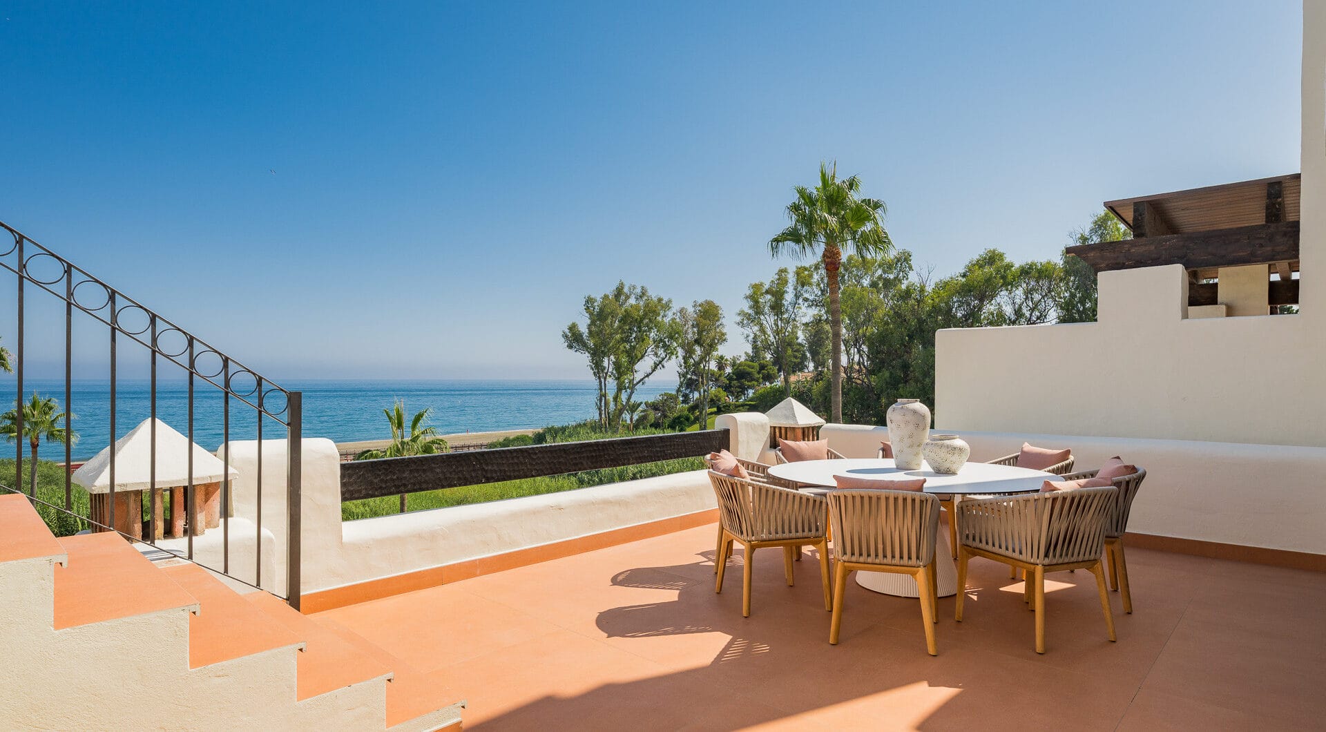 Beachfront luxury penthouse close to Estepona town!