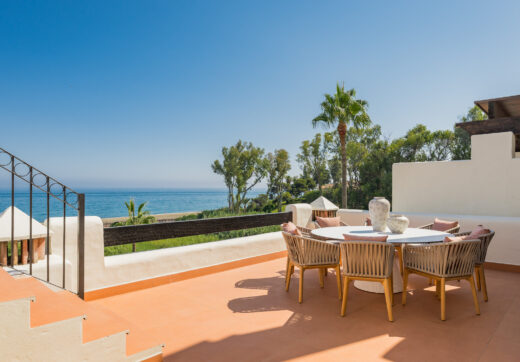 Beachfront luxury penthouse close to Estepona town!