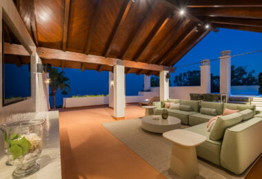 Beachfront luxury penthouse close to Estepona town!