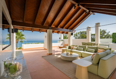 Beachfront luxury penthouse close to Estepona town!