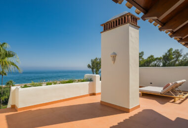 Beachfront luxury penthouse close to Estepona town!